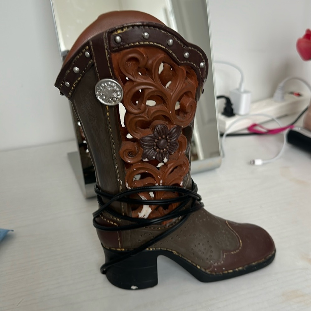 Cowboy boot lamp